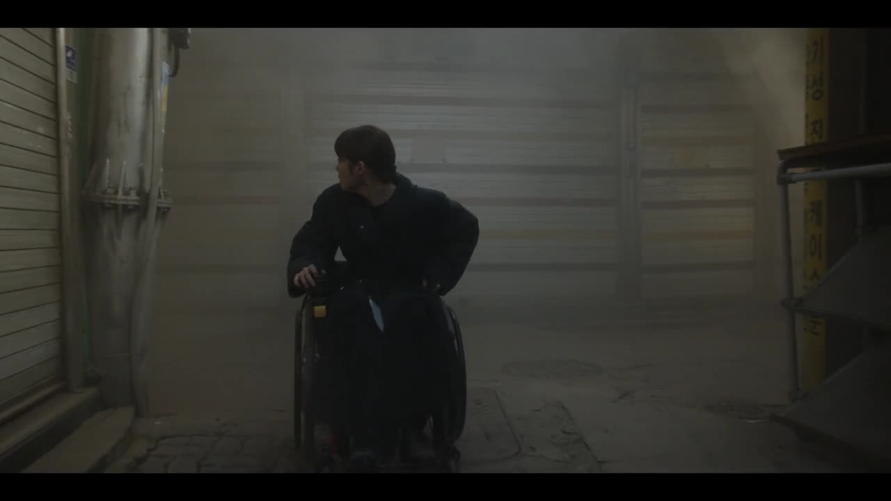 Кадры из сериала Somebody. Найти кого-то (2022)