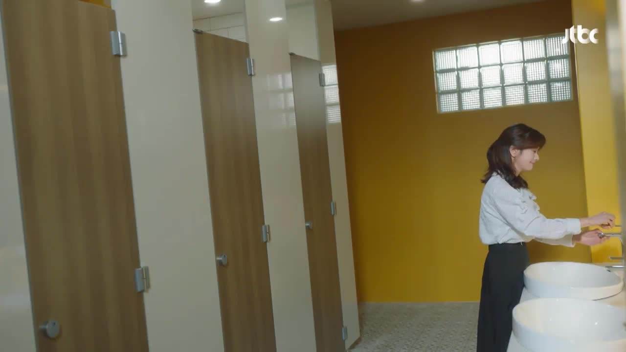 Кадры из сериала Дом на месяц 3 серия 1 сезон (2021)
