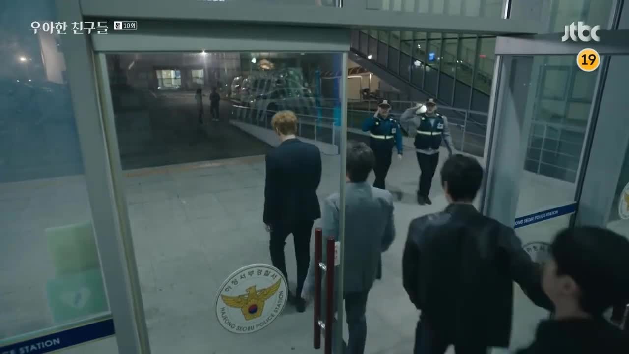 Кадры из сериала Элегантные друзья 10 серия 1 сезон (2020)